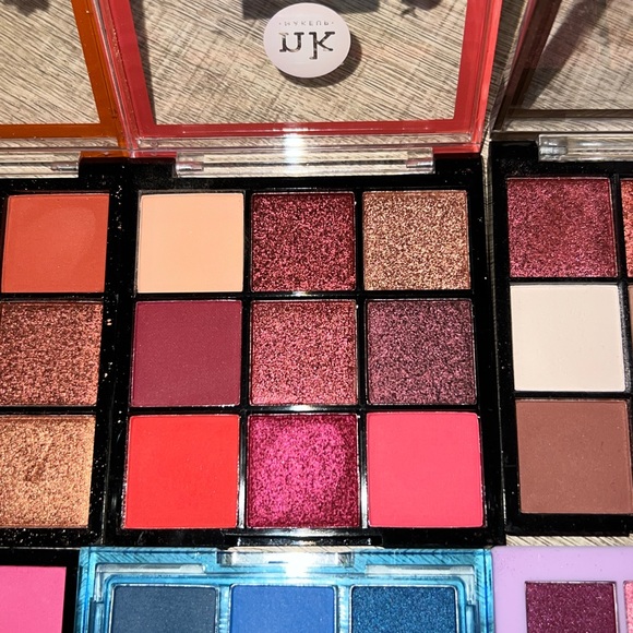 Eyeshadow Palette - Picture 4 of 10